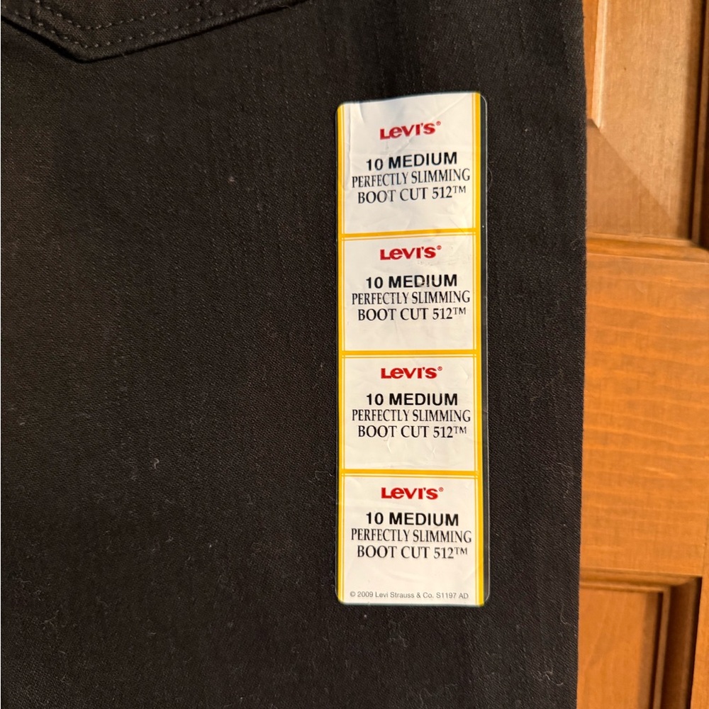 Levi's Straight Women’s Jeans in Black - Picture 4 of 7